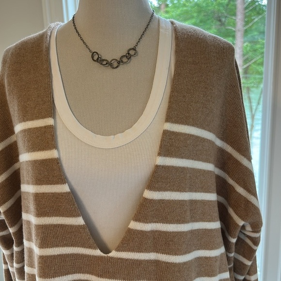 NWT Solid & Striped The Lowell Wool/Cashmere Low V-neck Sweater, Size Large - Picture 4 of 9